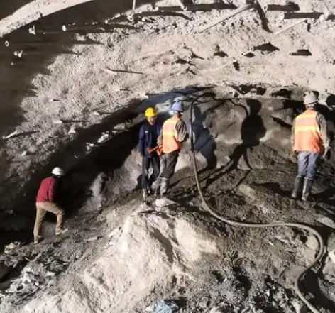 抚松隧道拱顶带模注浆料，微膨胀注浆料的特点及施工工艺